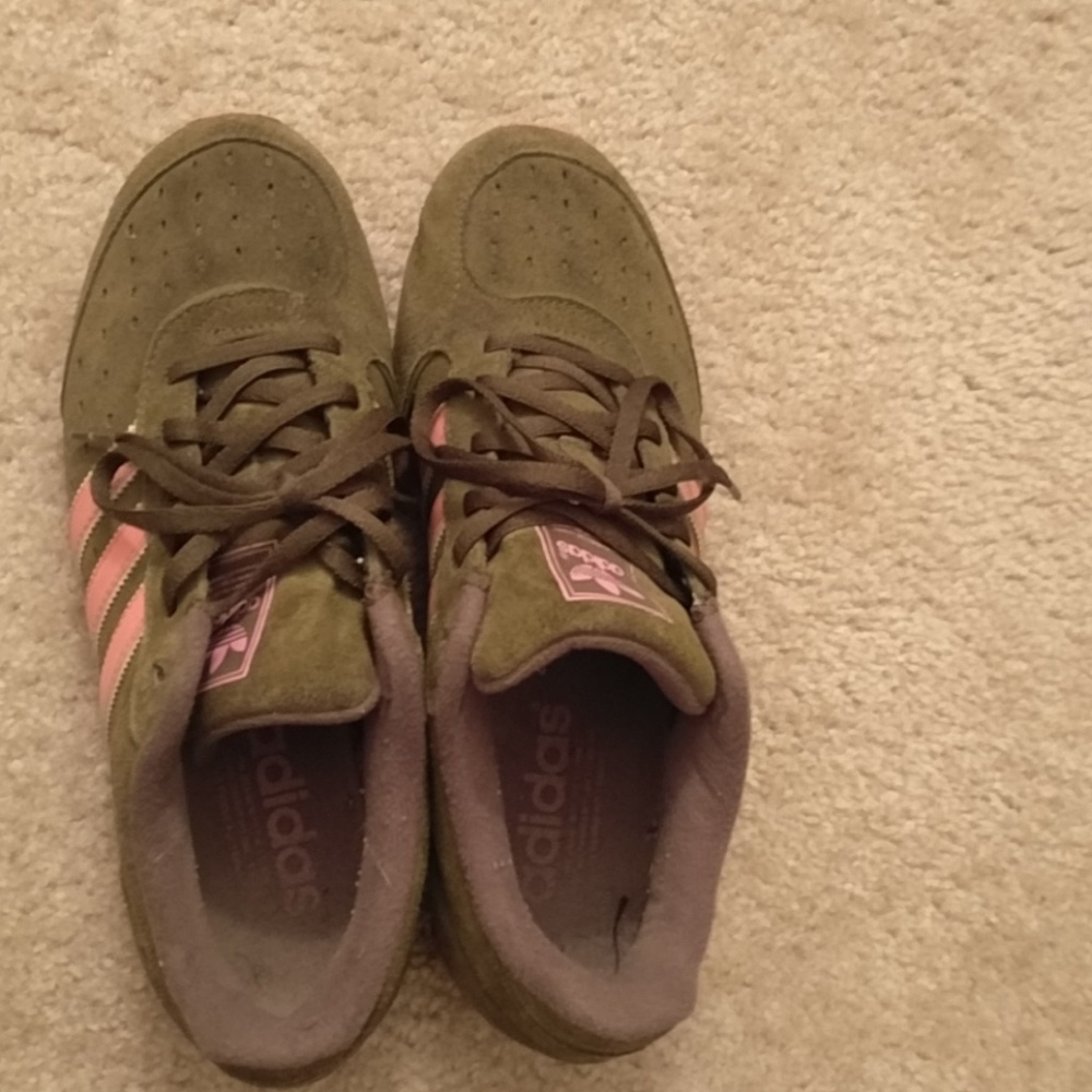 Adidas Sneakers